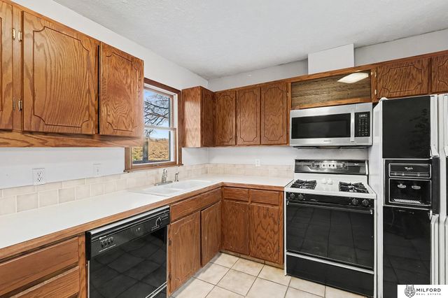 7544 Olive Avenue, La Vista, NE 68128