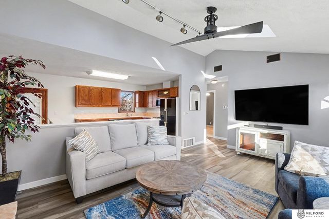 7544 Olive Avenue, La Vista, NE 68128