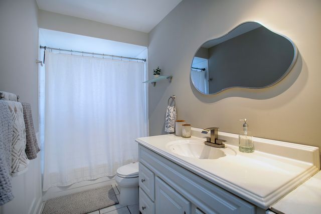 16805 Hilltop Avenue, Orland Hills, IL 60487