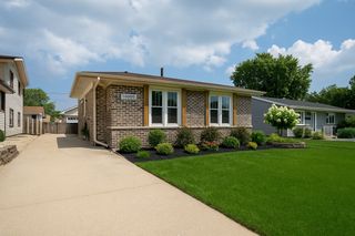 16805 Hilltop Avenue, Orland Hills, IL 60487