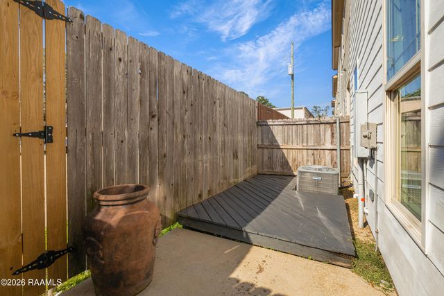 103 Crystal Bay Court, Lafayette, LA 70506