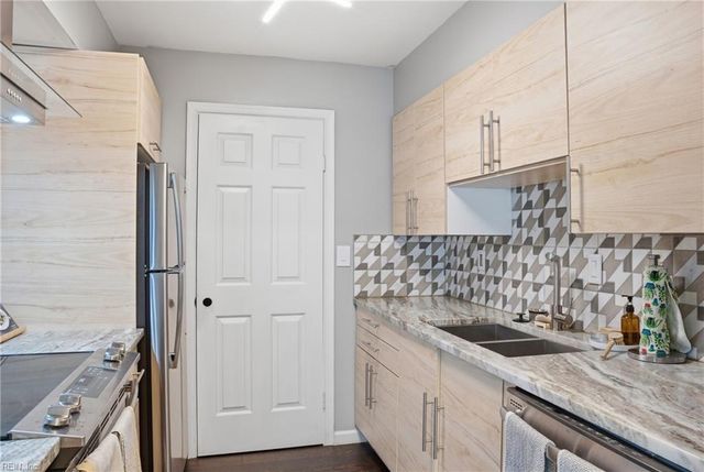 1377 Ivywood RD, Virginia Beach, VA 23453