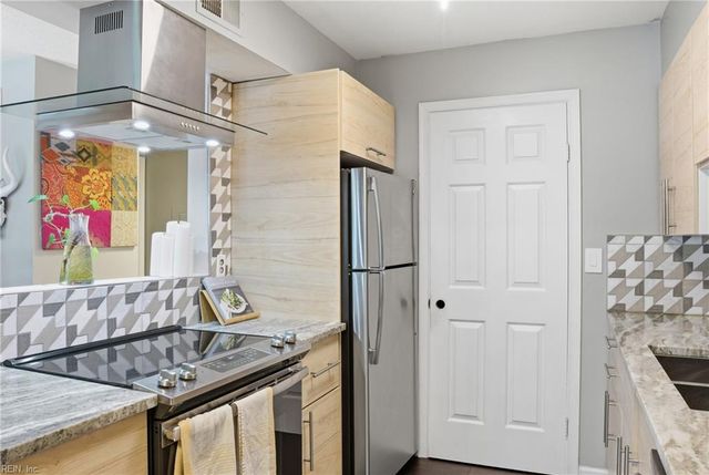 1377 Ivywood RD, Virginia Beach, VA 23453