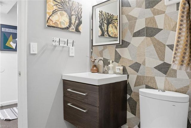 1377 Ivywood RD, Virginia Beach, VA 23453