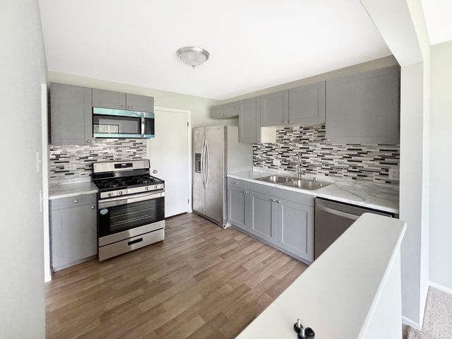 1540 Heather Court C1, Wheeling, IL 60090