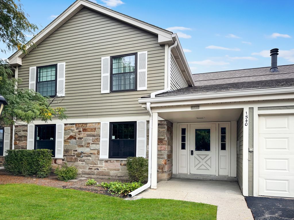 1540 Heather Court C1, Wheeling, IL 60090