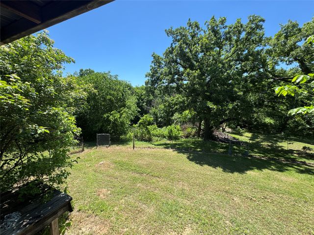 1135 Ira Ward Lane, Gainesville, TX 76240