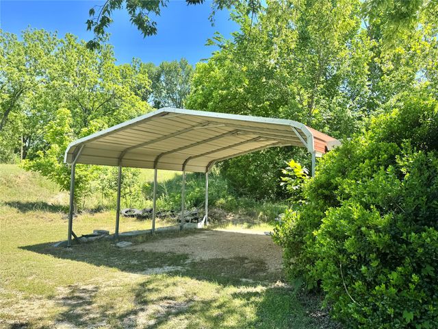 1135 Ira Ward Lane, Gainesville, TX 76240