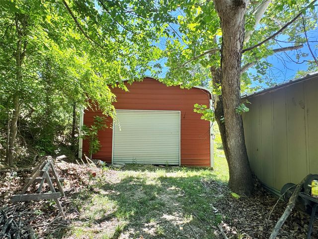 1135 Ira Ward Lane, Gainesville, TX 76240