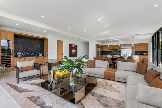 3581 E Glencoe St 302, Miami, FL 33133