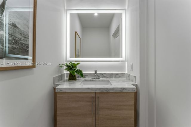 3581 E Glencoe St 302, Miami, FL 33133