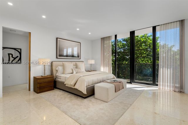 3581 E Glencoe St 302, Miami, FL 33133