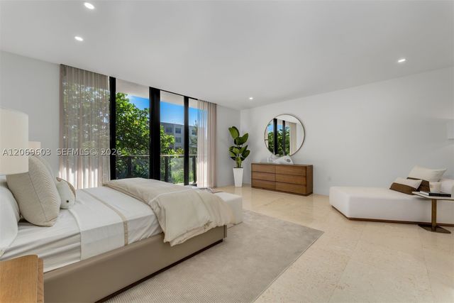 3581 E Glencoe St 302, Miami, FL 33133