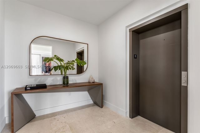 3581 E Glencoe St 302, Miami, FL 33133