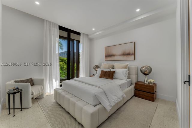 3581 E Glencoe St 302, Miami, FL 33133
