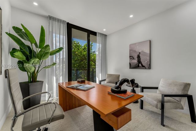3581 E Glencoe St 302, Miami, FL 33133
