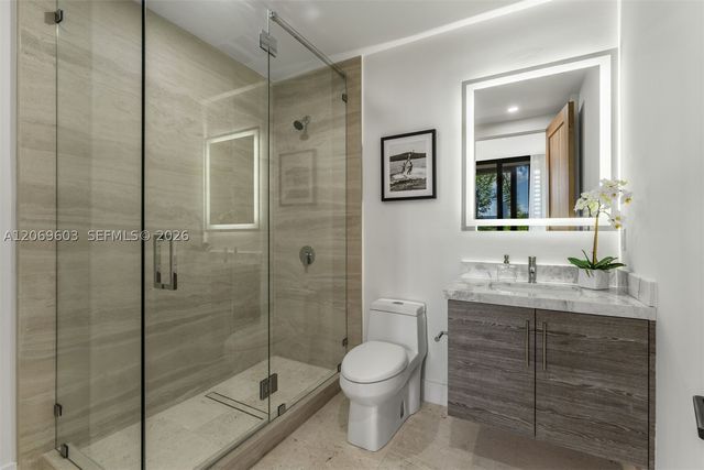 3581 E Glencoe St 302, Miami, FL 33133