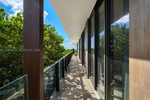 3581 E Glencoe St 302, Miami, FL 33133