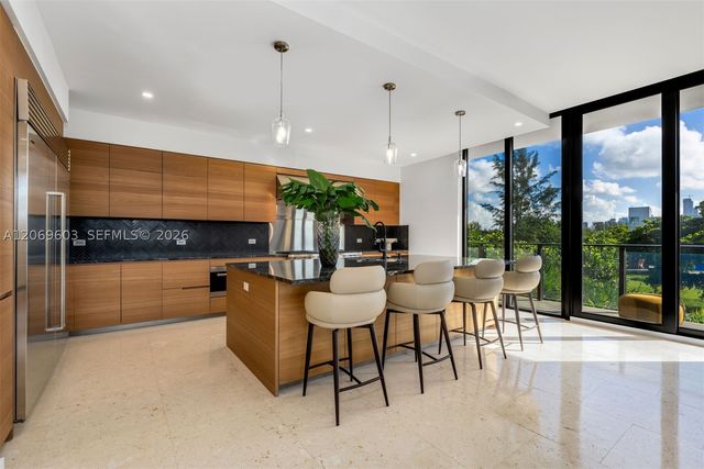 3581 E Glencoe St 302, Miami, FL 33133
