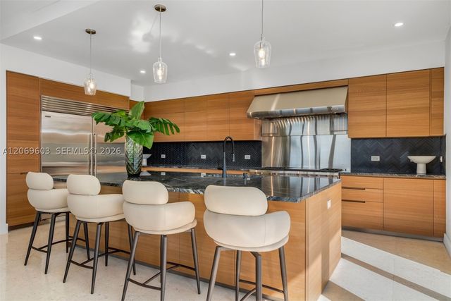 3581 E Glencoe St 302, Miami, FL 33133