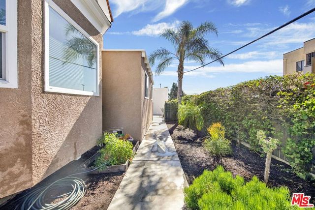 318 Parkman Avenue, Los Angeles, CA 90026