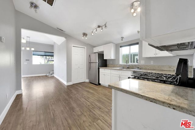 318 Parkman Avenue, Los Angeles, CA 90026