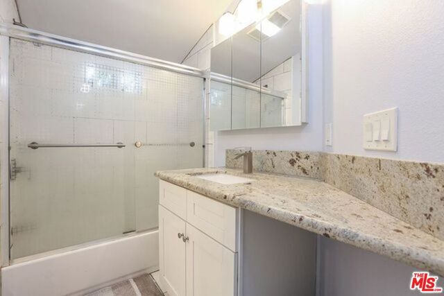 318 Parkman Avenue, Los Angeles, CA 90026