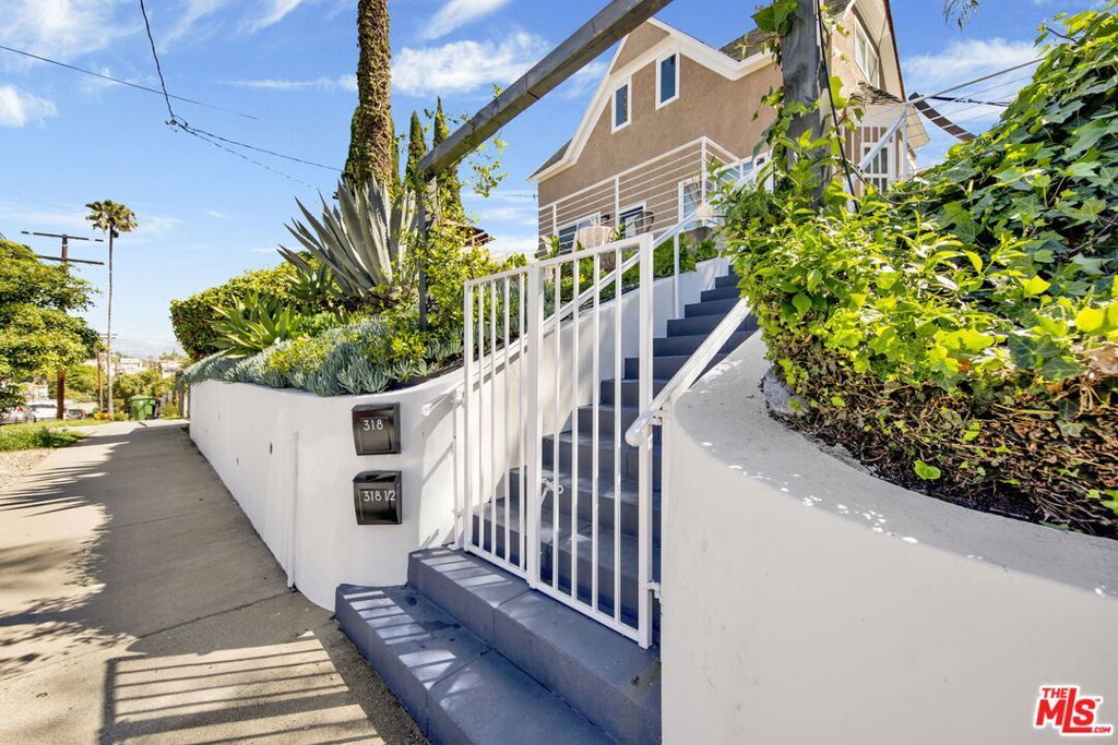 318 Parkman Avenue, Los Angeles, CA 90026