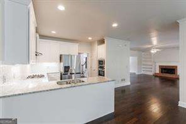 819 Bermuda Run, Woodstock, GA 30189