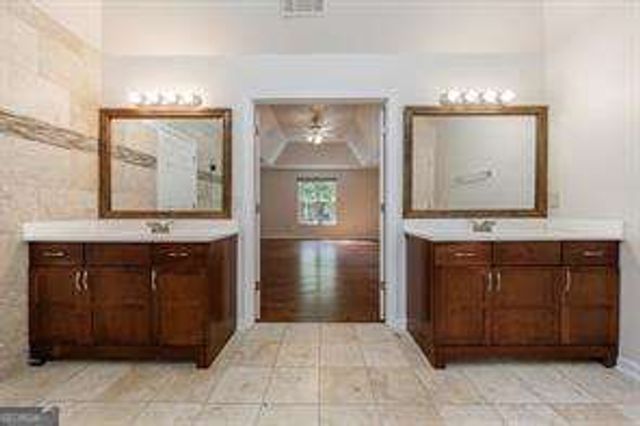 819 Bermuda Run, Woodstock, GA 30189