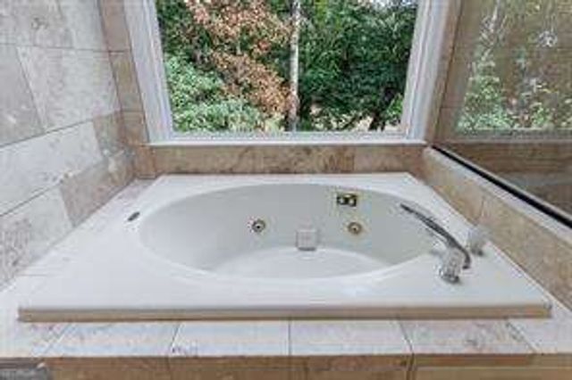 819 Bermuda Run, Woodstock, GA 30189