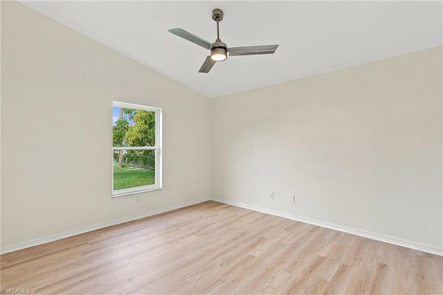 906 SW 7th CT, Cape Coral, FL 33991