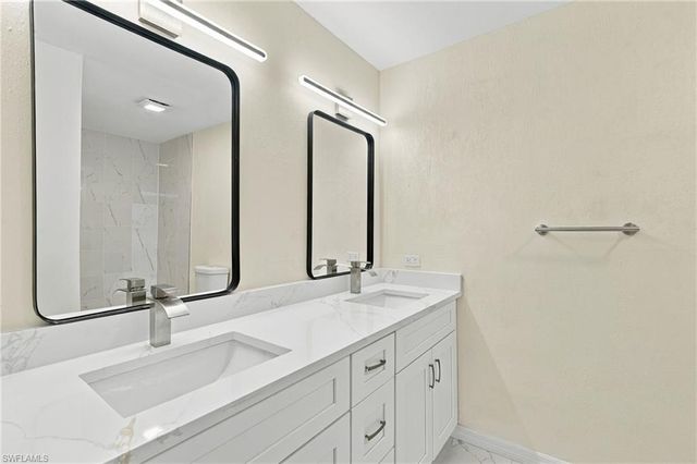 906 SW 7th CT, Cape Coral, FL 33991