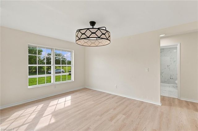 906 SW 7th CT, Cape Coral, FL 33991