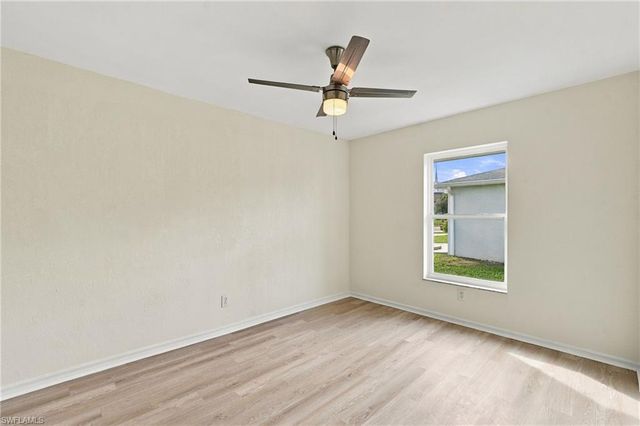 906 SW 7th CT, Cape Coral, FL 33991