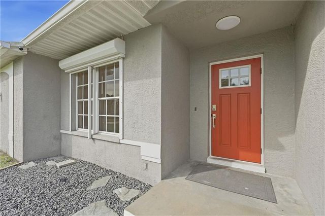 906 SW 7th CT, Cape Coral, FL 33991