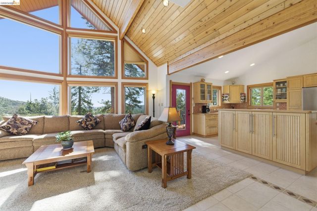 6064 Heron Dr., Coulterville, CA 95311