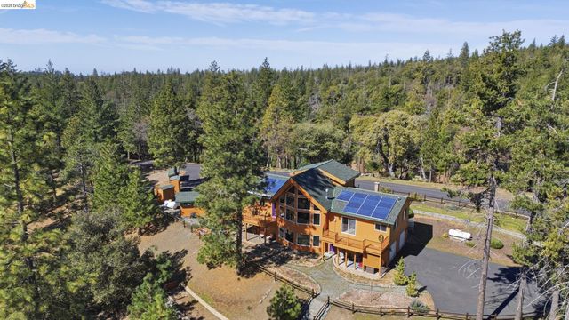 6064 Heron Dr., Coulterville, CA 95311