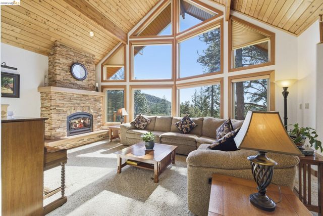 6064 Heron Dr., Coulterville, CA 95311