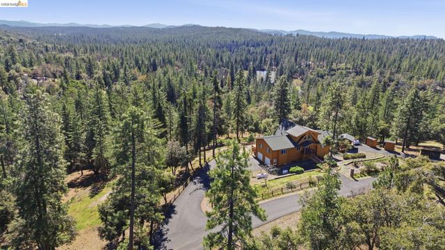 6064 Heron Dr., Coulterville, CA 95311