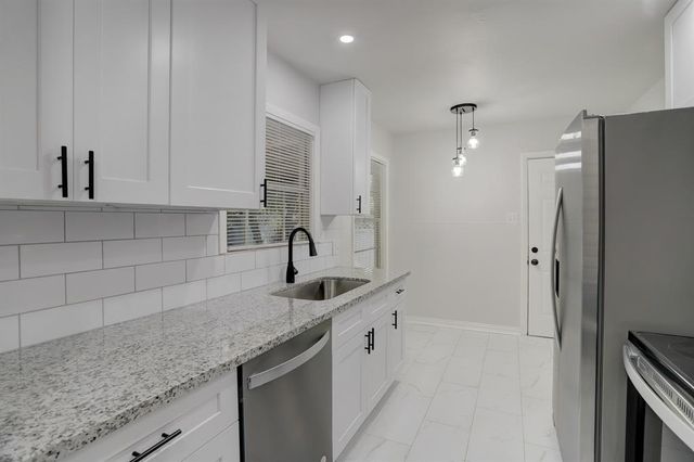 1009 15th Avenue N, Texas City, TX 77590