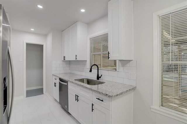 1009 15th Avenue N, Texas City, TX 77590