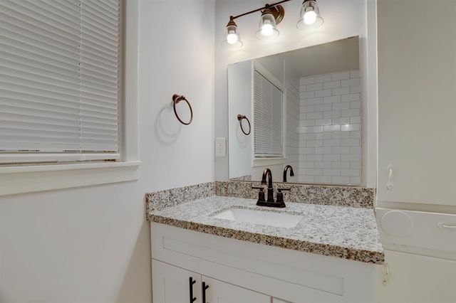 1009 15th Avenue N, Texas City, TX 77590