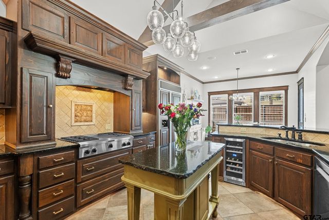 2306 Kingsmill Cir., Tyler, TX 75703