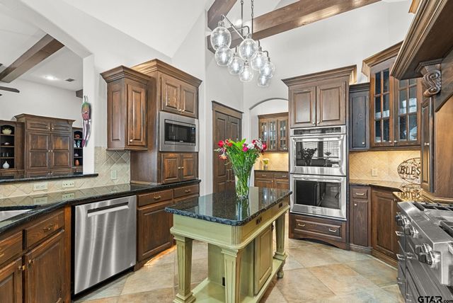 2306 Kingsmill Cir., Tyler, TX 75703