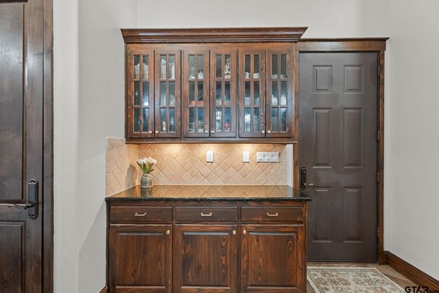 2306 Kingsmill Cir., Tyler, TX 75703