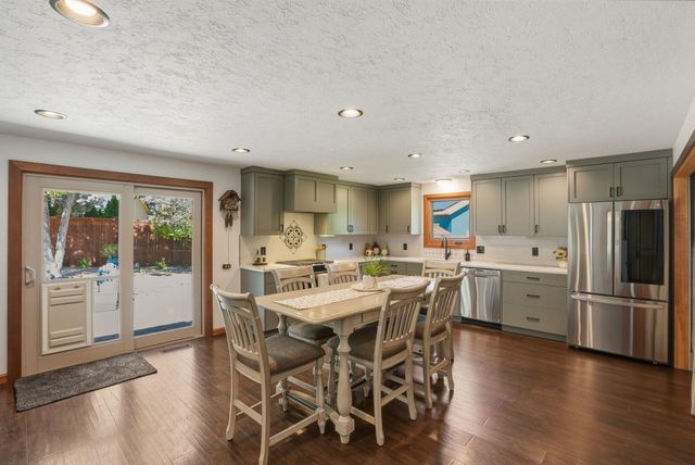 61605 Summer Shade Drive, Bend, OR 97702