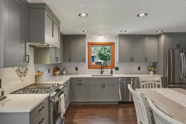 61605 Summer Shade Drive, Bend, OR 97702