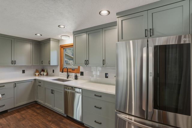 61605 Summer Shade Drive, Bend, OR 97702