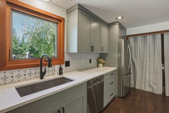 61605 Summer Shade Drive, Bend, OR 97702